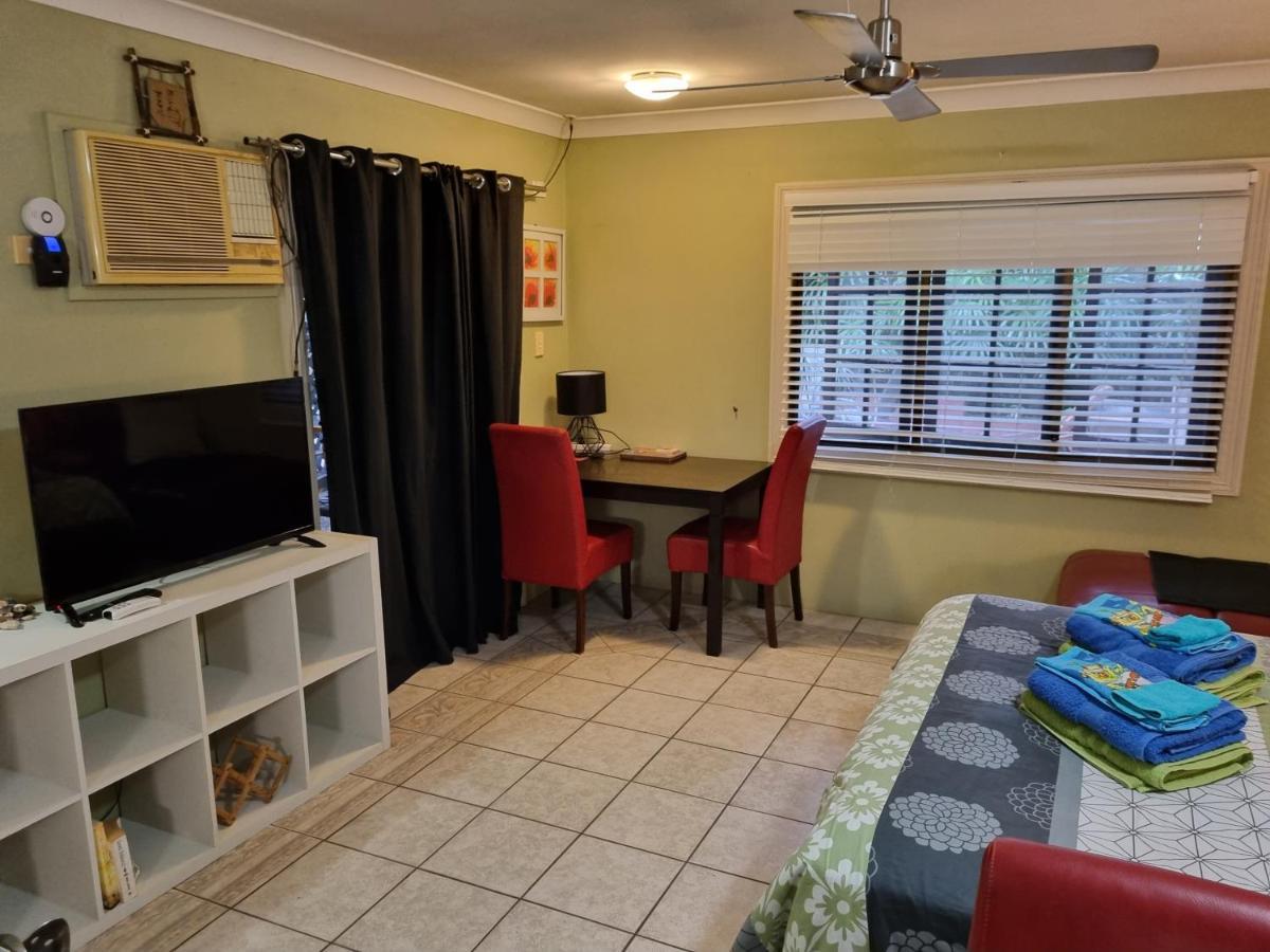 Homestay At Julie'S Cairns Bagian luar foto